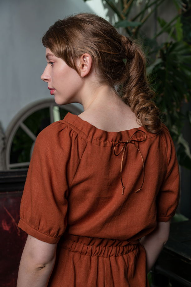 Блузка льняная Маргарита с регулируемой горловиной на кулиске