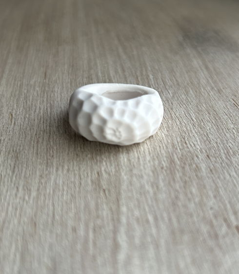Белое кольцо унисекс "Ракушка II" ручной работы из полимерной глины