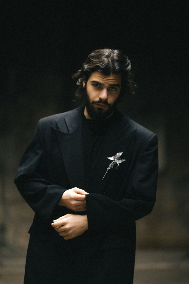 Цветок брошка лилия