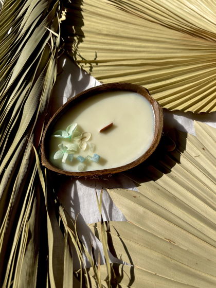 Свеча в кокосе с ароматом свежих идей