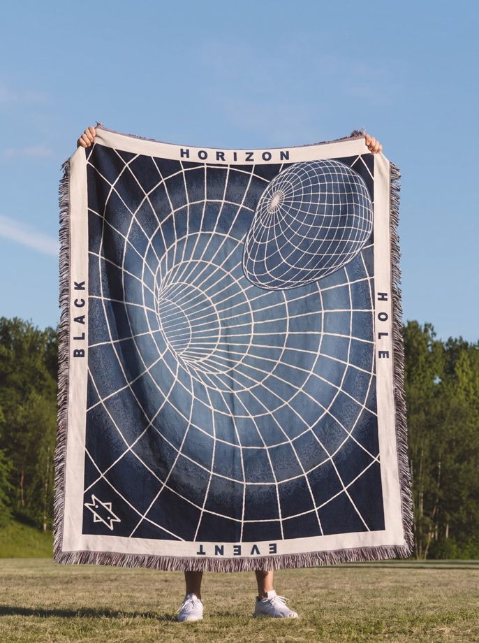 Гобеленовый плед "BLACK HOLE"