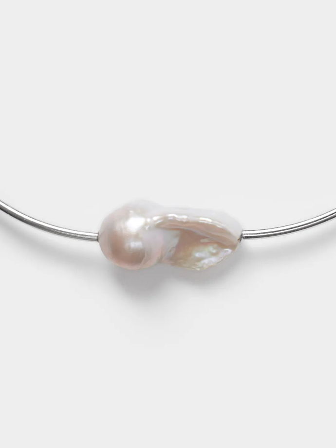 Чокер из серебряных трубочек с вставкой жемчужина