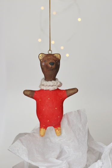 Авторская елочная игрушка "Медведь бурый в красном комбинезоне"