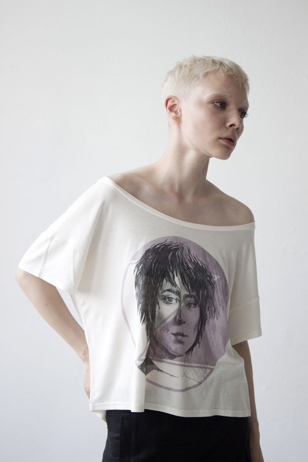 женская футболка свободного кроя с принтом "ЗЕМФИРА"