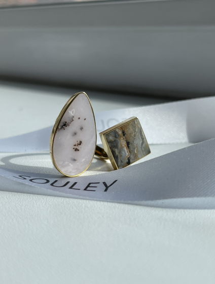 Кольцо из латуни с двумя камнями, с розовым опалом и агатом. Deux S5.