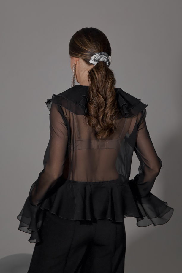 Блузка из шифона с воланами в черном цвете