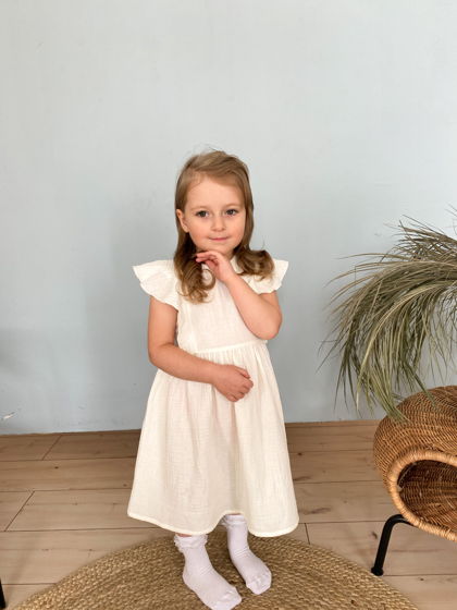 Детское платья "Бабочка" в молочной расцветки из муслина