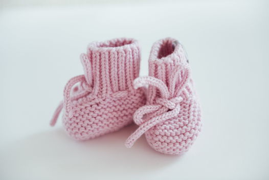 Розовые вязаные пинетки для новорожденных из 100% мериноса ручной работы