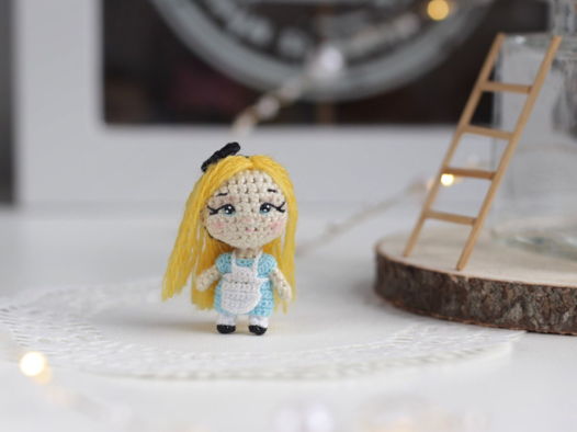 Алиса в стране чудес миниатюрная кукла