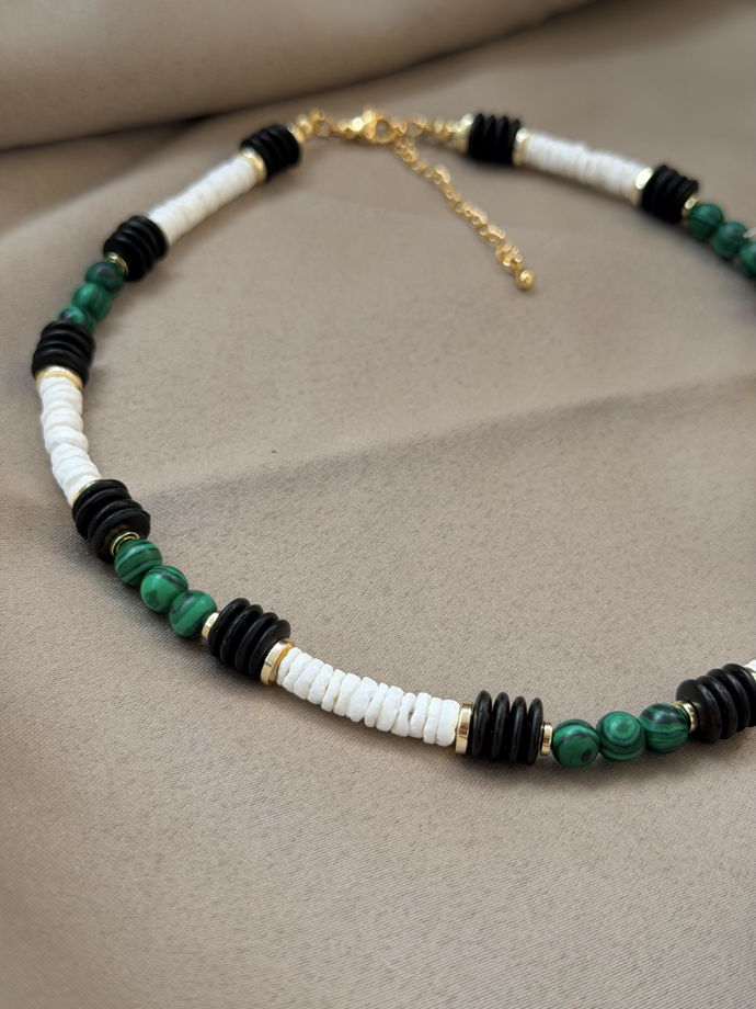 Чокер ручной работы из ракушки, кокоса, малахита и гематита «На разных волнах»