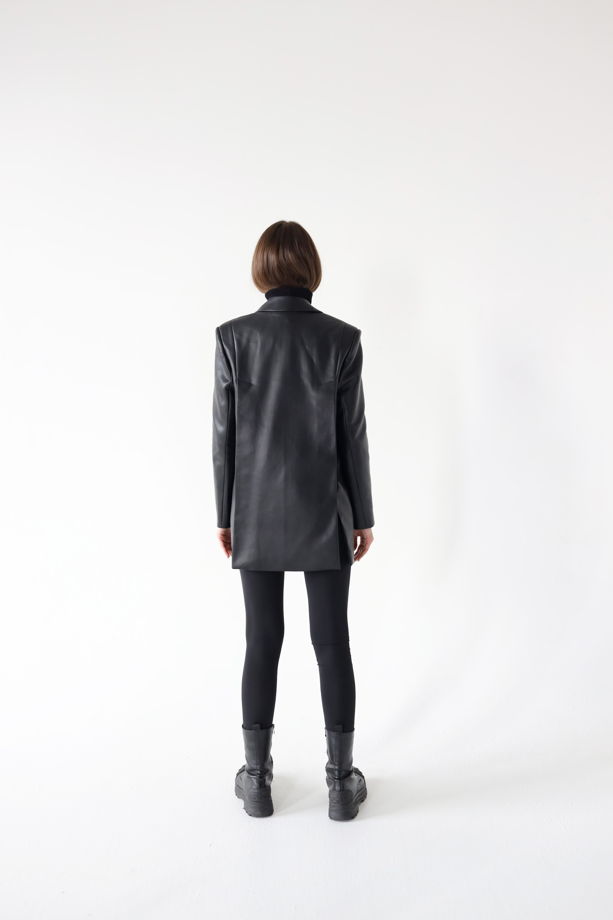 Кожаный пиджак со спинкой на пуговицах/Black