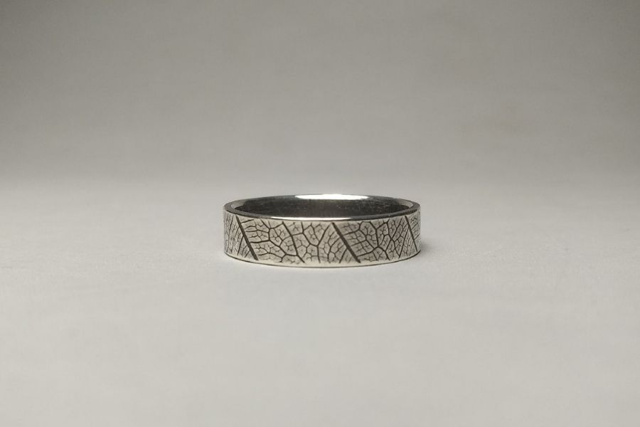 Серебряное кольцо "Лиственные узоры", размер по запросу
