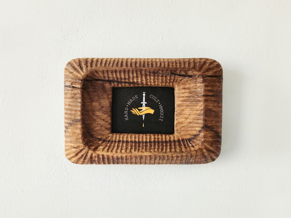 Резная рамка из дуба