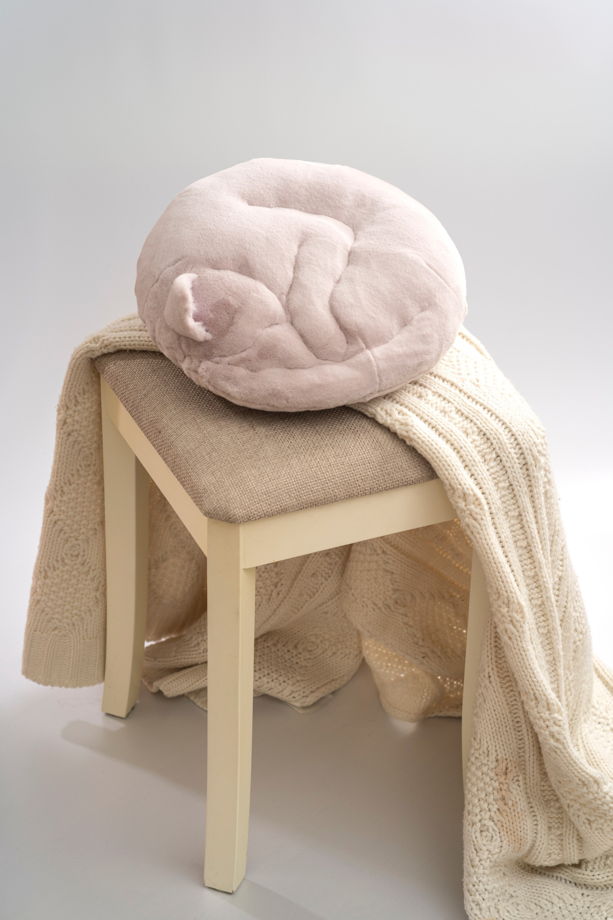 круглая подушка-кот ручной работы из эко-меха