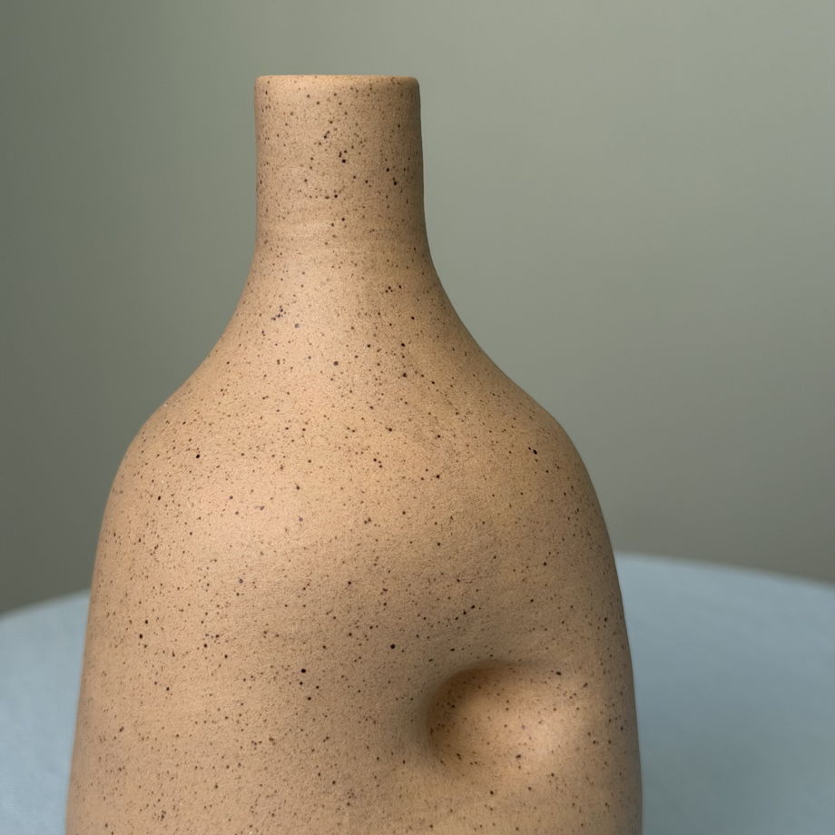 Ваза-бутылка бежевая ручной работы "Песок"