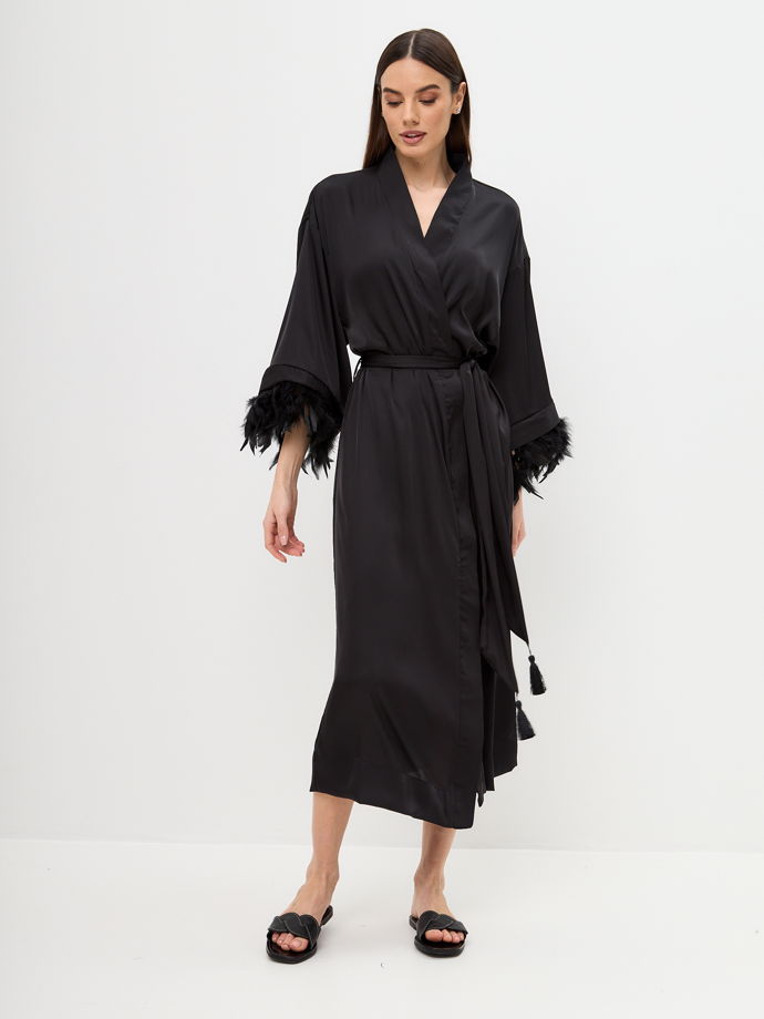 Шелковый черный длинный халат-кимоно с тесьмой на рукавах и аксессуар с перьями в комплекте5 STAR HOME