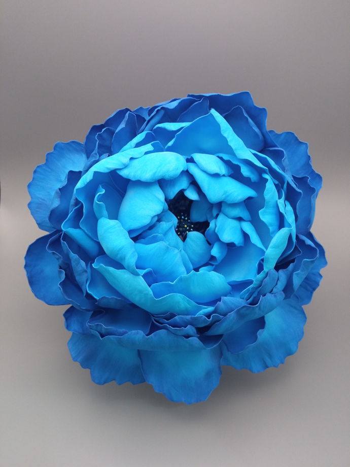 Большая брошь-пион в небесно-синих оттенках из фоамирана