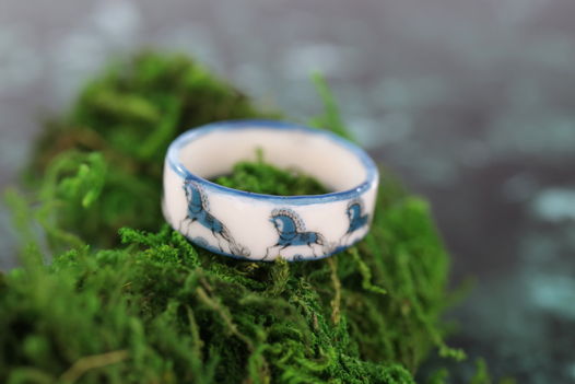 Кольцо фарфоровое женское "Мезенские кони синие"
