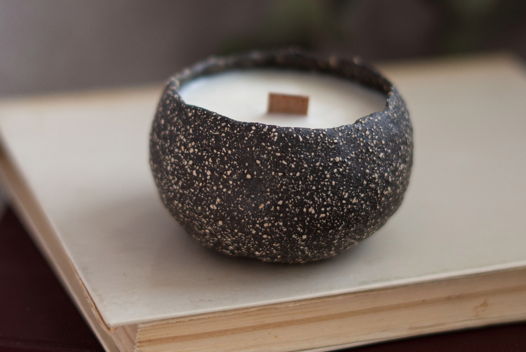 Соевая свеча «Чёрный камень» в большой керамической пиале | 24+ часа горения | аромат «ирландский виски»