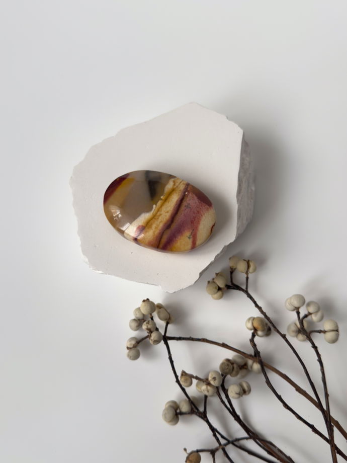 Мукаит натуральный камень