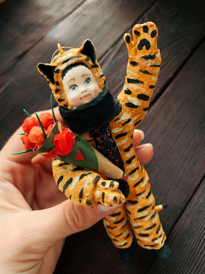Набор ватных елочных игрушек ручной работы и росписи "Тигр с тигрицей идут в гости".