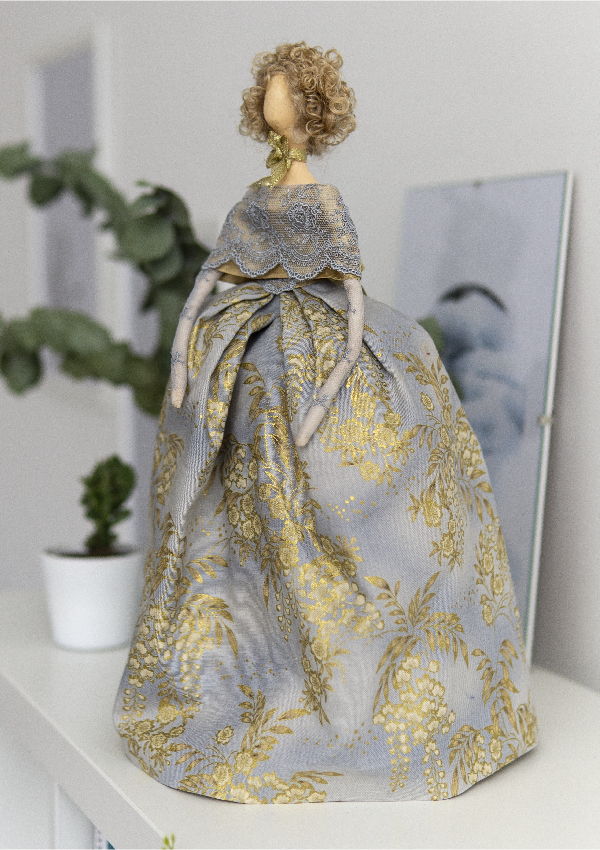 Интерьерная кукла для декора «Эльза»