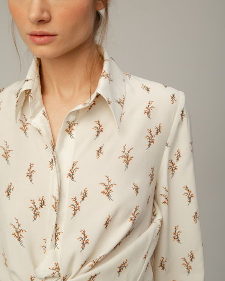 Блуза молочная с цветочным принтом