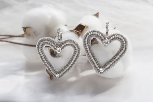 Серьги сердце из бисера с кристаллами Сваровски