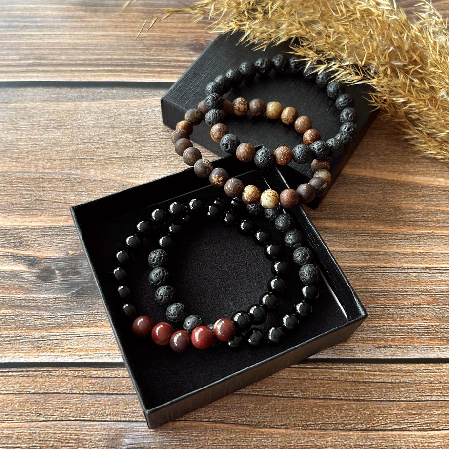 Браслет из бусин вулканической лавы, агата и яшмы