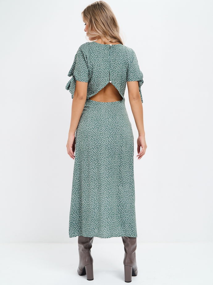 Платье 'Мия' из 100% вискозы в нежном зеленом цвете с вырезом на спине и разрезом на юбке