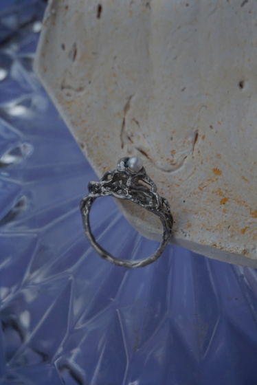 Кольцо серебряное плетёное с натуральным жемчугом.