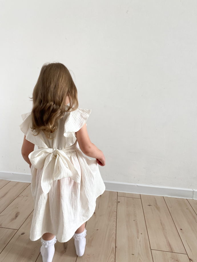 Детское платья "Бабочка" в молочной расцветки из муслина