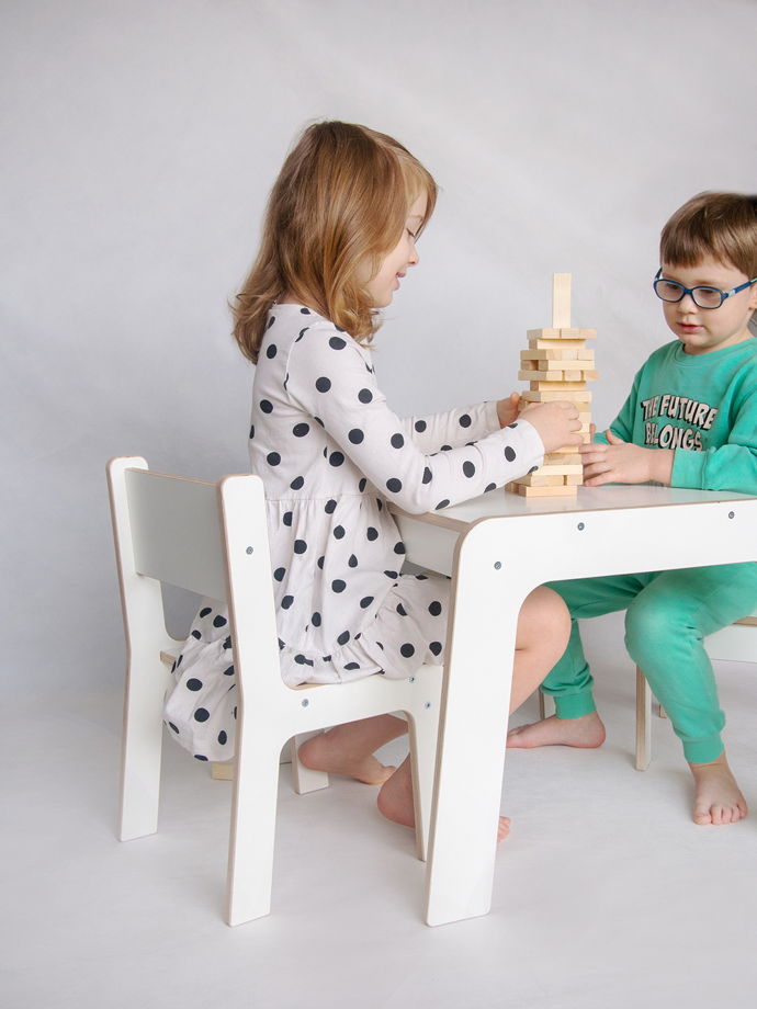 Комплект белой детской мебели стол и стул Киддис