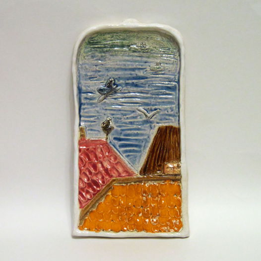 Панно керамическое декоративное "Крыши и море"