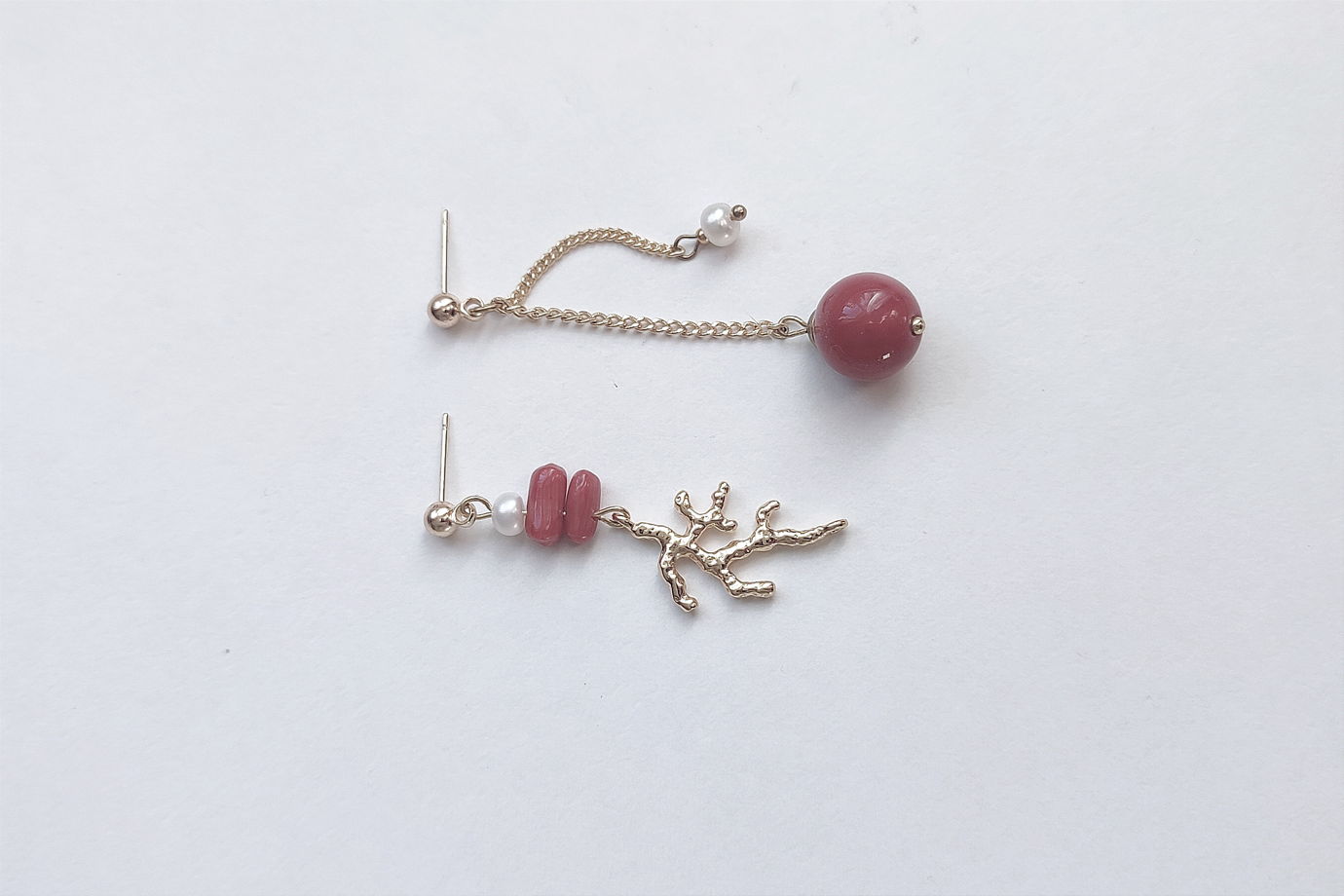 Серьги асимметричные с кораллом