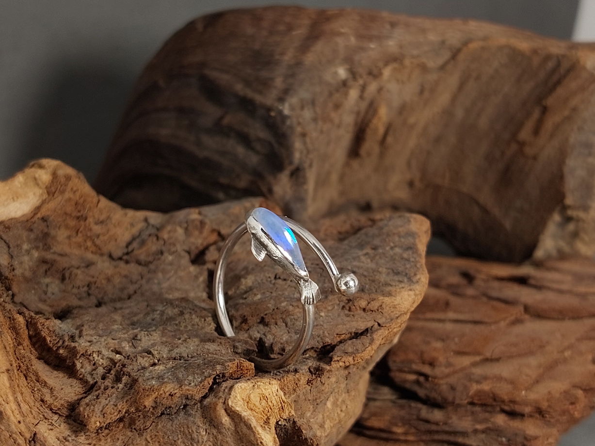 Серебряное кольцо с опалом "Рыбка", размер 15 - 21