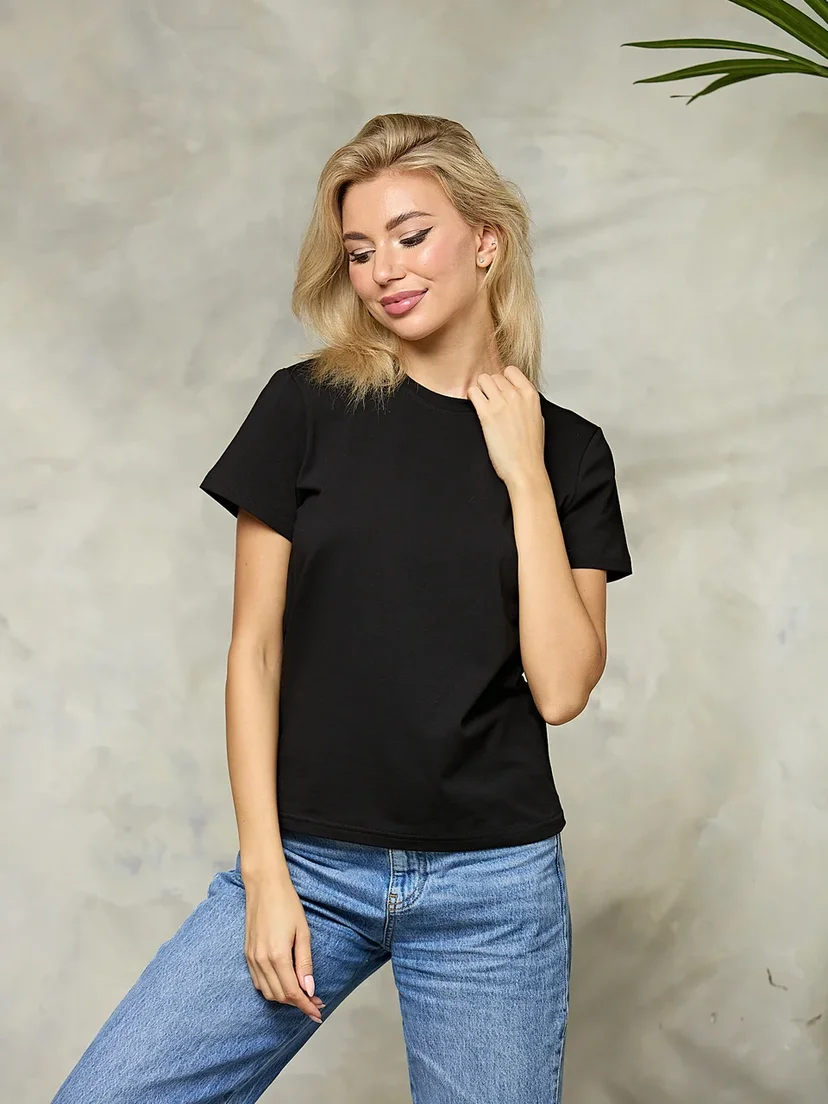 Черная базовая однотонная женская футболка с коротким рукавом в магазине «Frescas_Fashion» на Ламбада-маркете