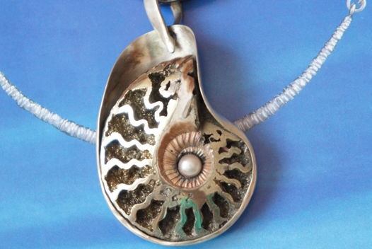 Кулон аммонит друза жемчуг серебро