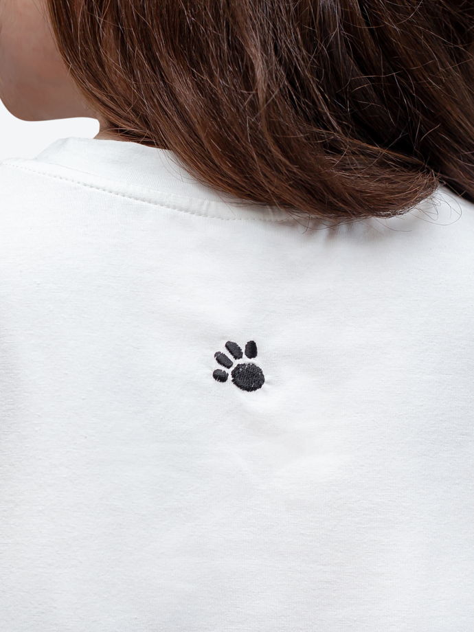 Белая футболка с вышивкой "Собаки преступники" унисекс