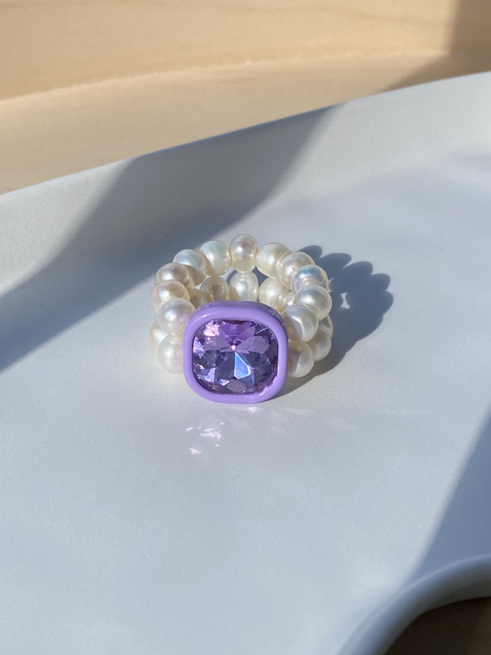 Эффектное кольцо из натурального жемчуга с кристаллом