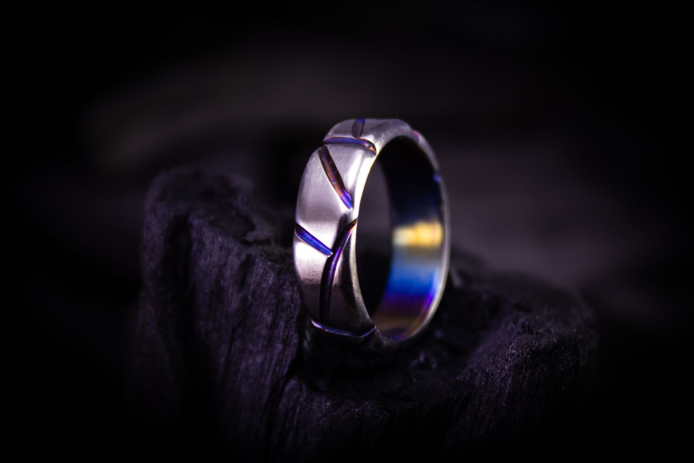 Титановое кольцо "Радужная Оплётка"