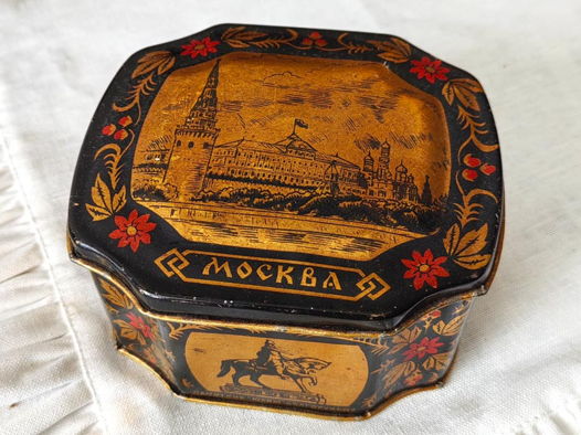 Винтажная жестяная банка от конфет с видами Москвы / СССР кондитерская фабрика им. Микояна 1950-е годы