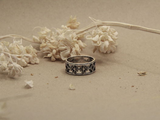 Уникальное кольцо из серебра ручной работы "Четырехлистник"