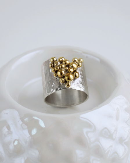 Широкое кольцо Икра из серебра с латунными шариками