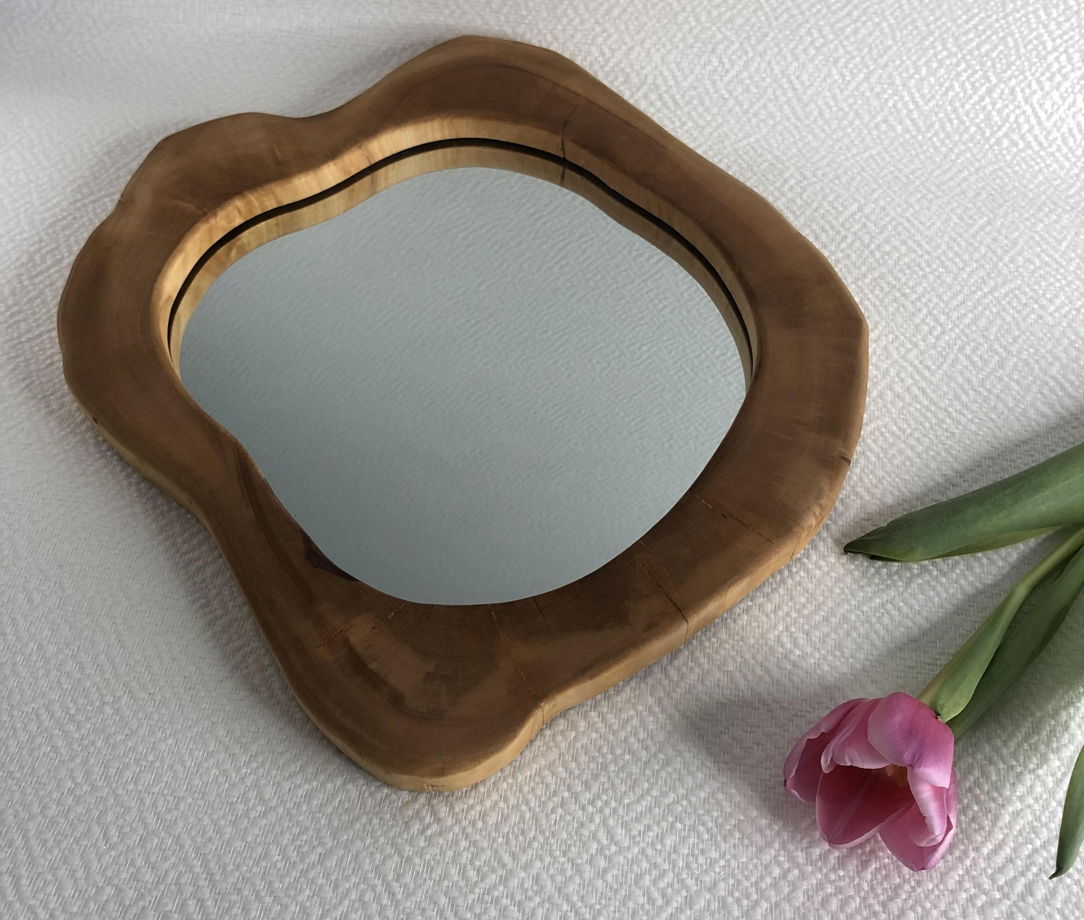 Настенное зеркало в деревянной раме из липы SergQ