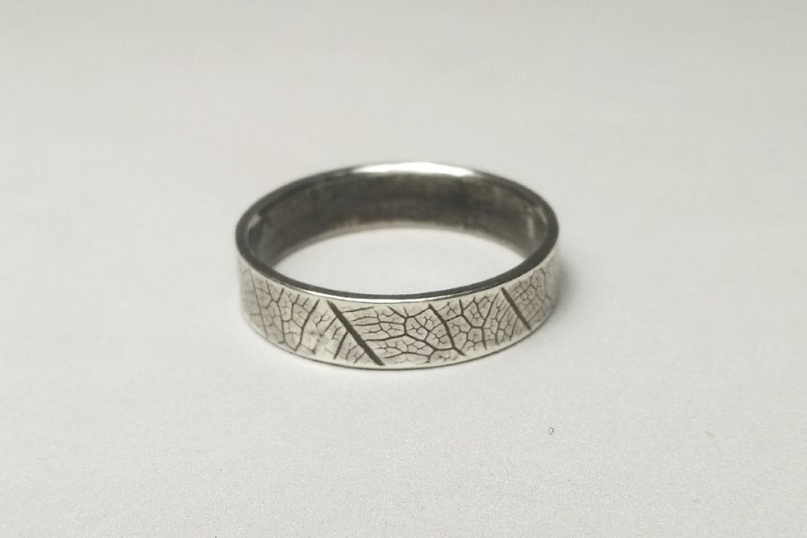 Серебряное кольцо "Лиственные узоры", размер по запросу