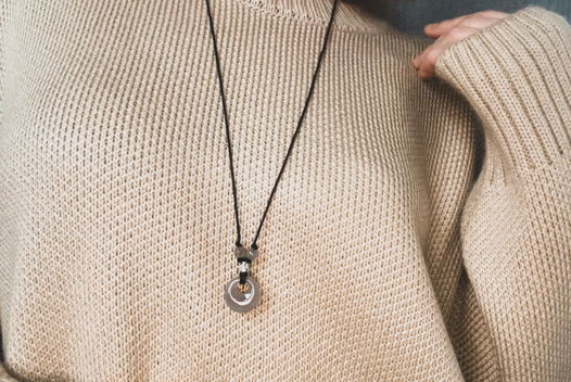 Кулон из серого Агата на длинном шнуре