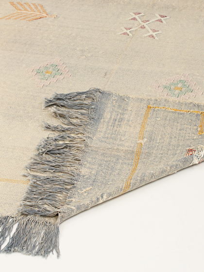 Марокканский ковёр из шёлка алоэ вера 150х90 см светло-серый