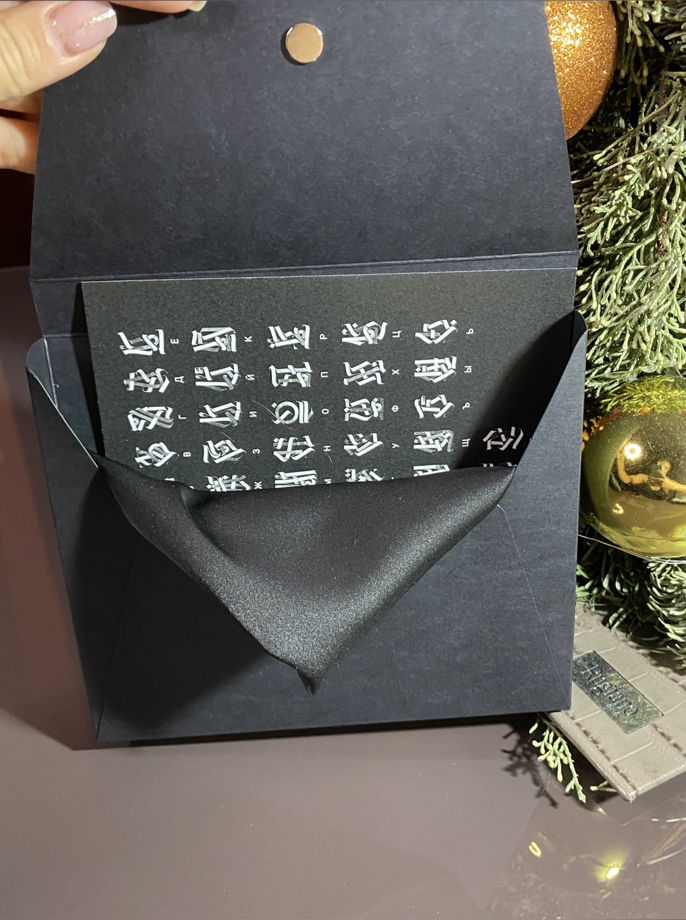 Шёлковый чёрный платок «Голд» с символами