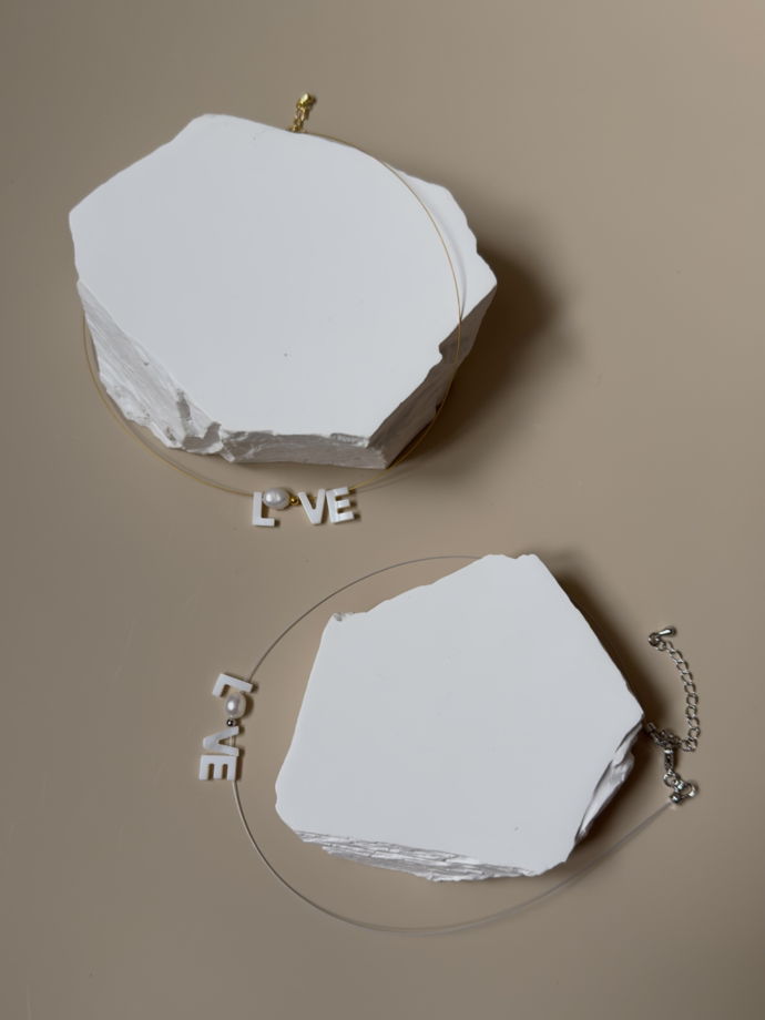 чокер [ LoVE ] c барочным жемчугом и перламутром